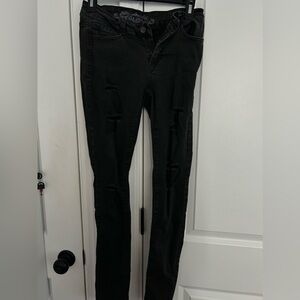 Black distressed skinny jeans